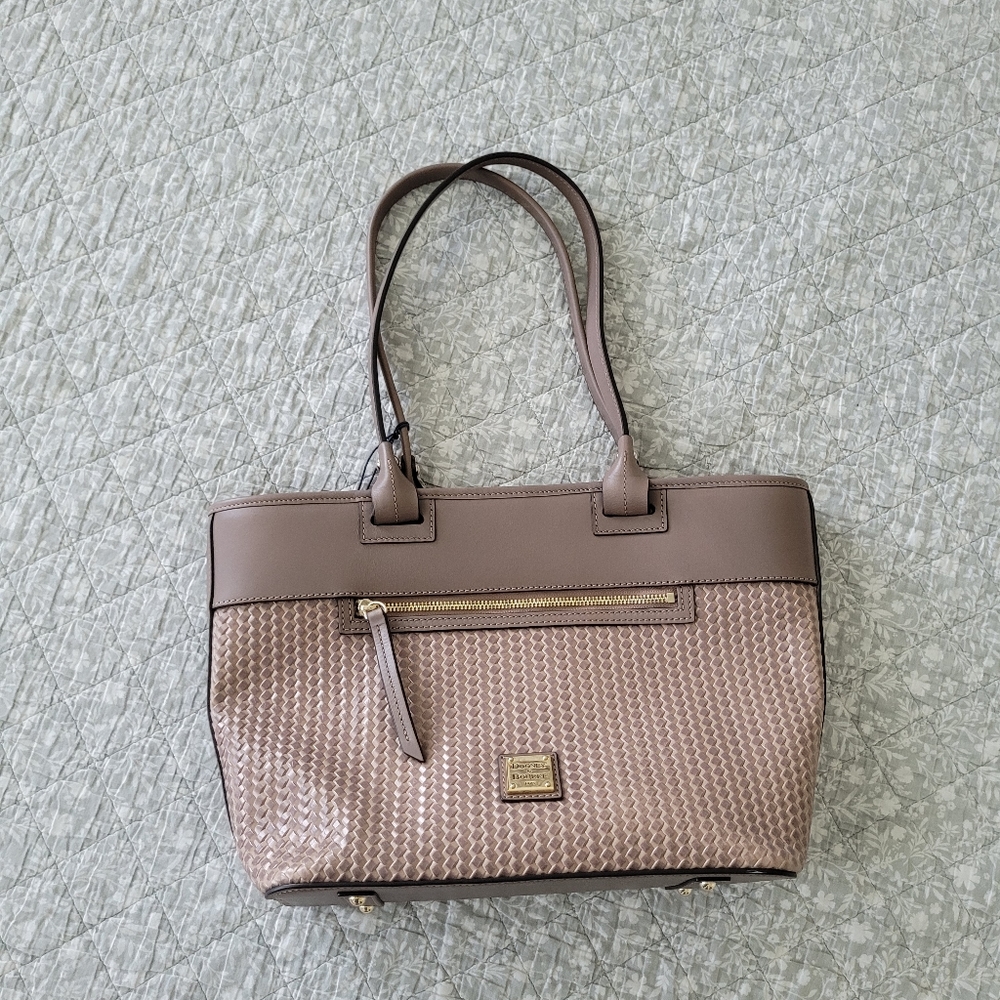 Dooney & bourke bag